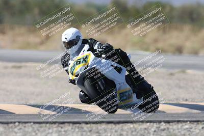 media/Oct-04-2025-CVMA (Sat) [[408bcdd6e4]]/Race 10-Amateur Supersport Middleweight/